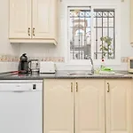 Townhouse Burriana 네르하